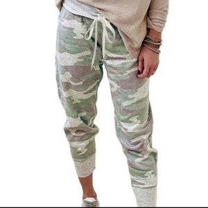 Camouflage Joggers- EUC
